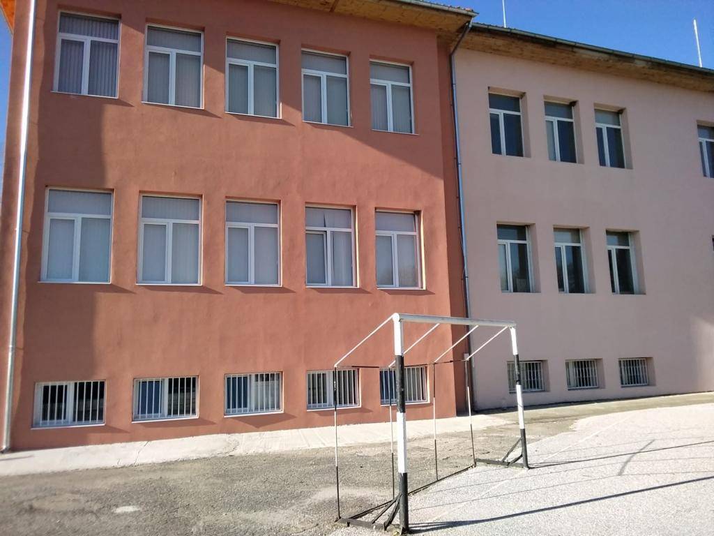 Ремонтираното училище в село Дъбница